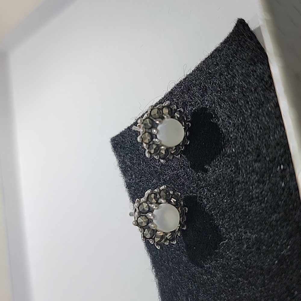 Sterling silver with white center